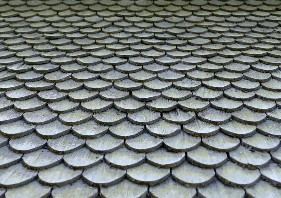Schieferschindeln in Schuppenform